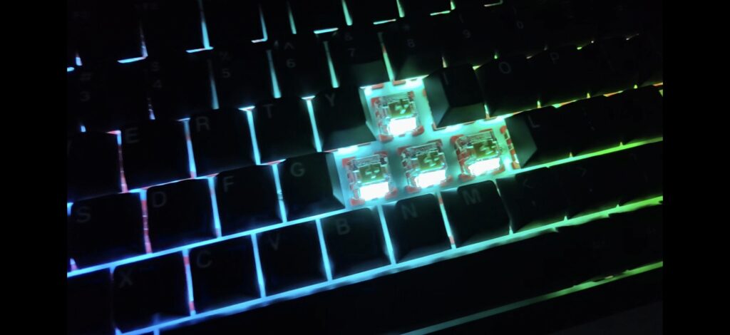 YUNZII RT75 Pro - RGB lights on with key caps removed